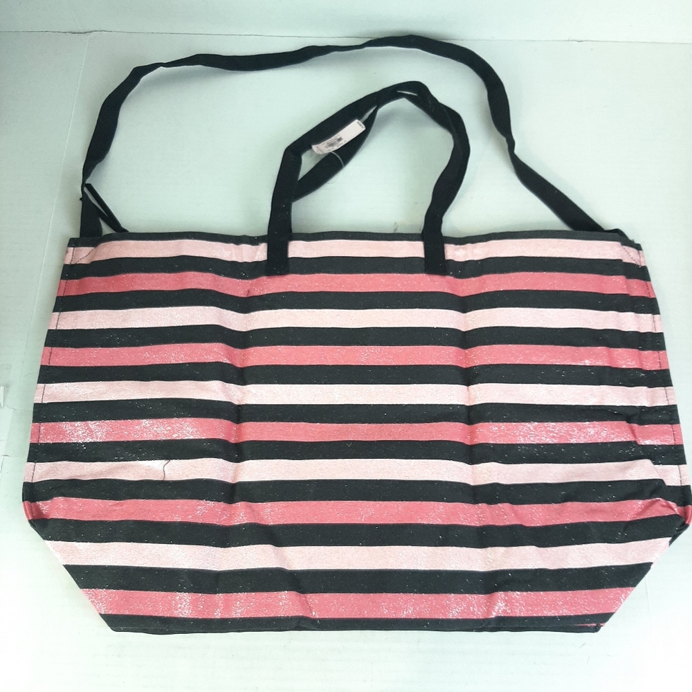 🛍NWT Victoria’s Secret Pink/Black Stripes Weekend Bag And Lot Of Gift Bags - Picture 6 of 8